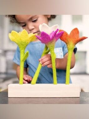 Lovevery Felt Posting Flowers in a Row from the Helper Kit Months 25, 26, 27